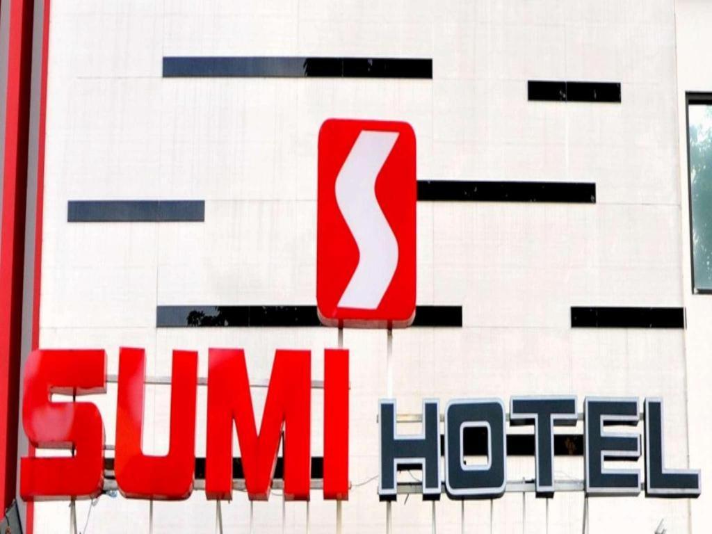 Sumi Hotel スラバヤ エクステリア 写真